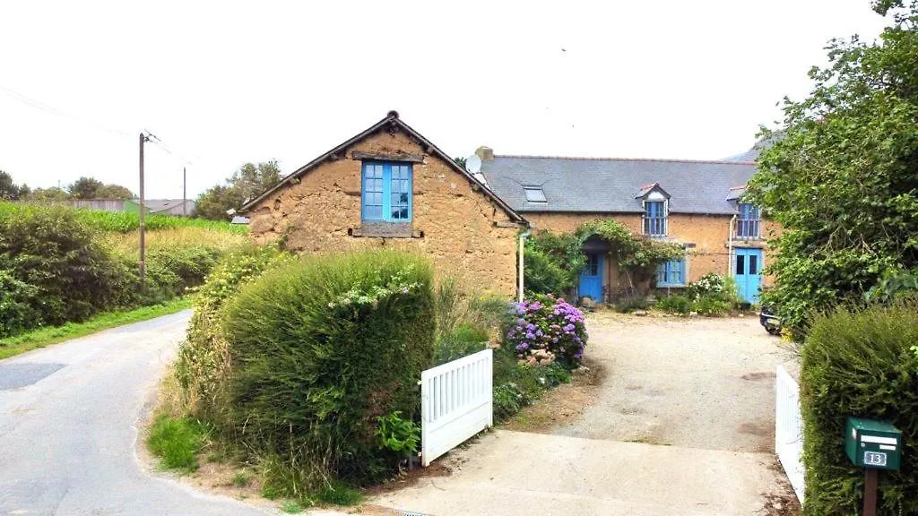 Cozy Studio With Private Garden Loscouët-sur-Meu Apartman