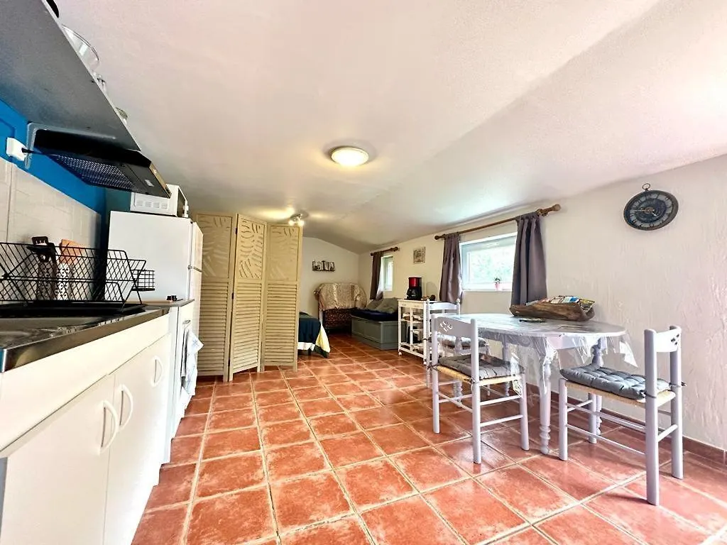 Cozy Studio With Private Garden Loscouët-sur-Meu
