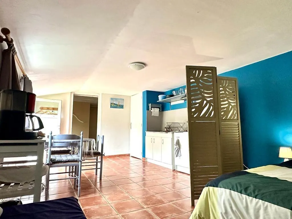 Cozy Studio With Private Garden Loscouët-sur-Meu